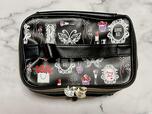 【ANNA SUI COLLECTION BOOK 2つに分かれるバニティポーチ】上蓋のANNA SUIらしい柄がかわいい…!