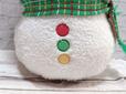 お腹にはゆきだるまらしい3つのボタンが。ちょっと信号みたいですがかわいいです!