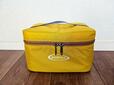 【mont-bell クーラーボックス4.0L】カラーはイエロー、ネイビー、オレンジの3色。取手部分はグレーでバイカラーになっています
