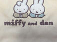 ふたりの下には「miffy ans dane」のロゴ刺繍入り