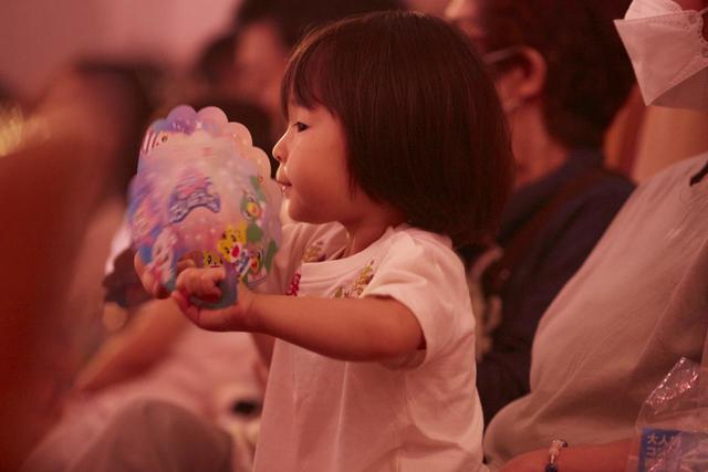 「ピッカリかいがら」をふって、コンサートに参加！