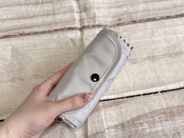 コンパクトなサイズにまとめられるので、バッグの中に入れて持ち運ぶのに便利！