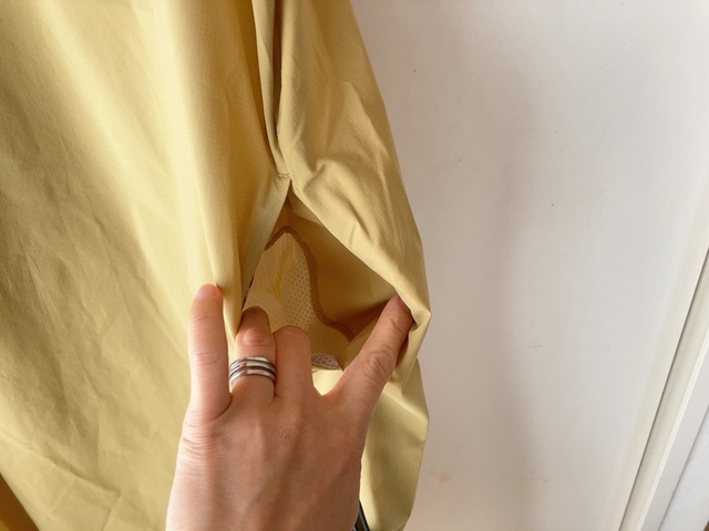 【ワークマン レディースエアロクラスターガーデワンピース】物が落ちにくいファスナーポケットもついています