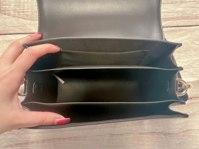 なんと仕切り付きの3層構造！