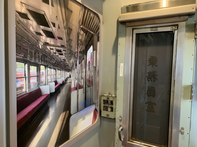 ドアまで本物を使用