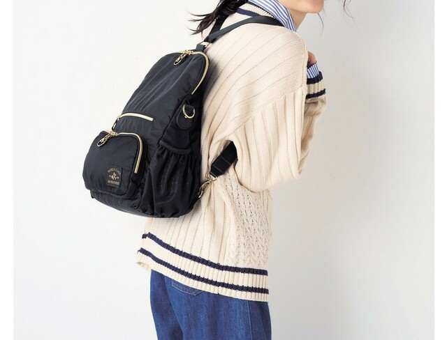 エンボス2WAYトラベルバッグ（ショルダーバッグ／リュックサック）「ミッキーモチーフ」｜￥ 8,990 （税込）