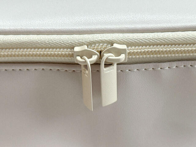 Wファスナー仕様で便利！