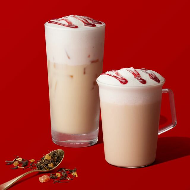 「ジョイフルメドレー ストロベリー ムース ティー ラテ」＜価格：Tall 678円（税込）（お持ち帰りの場合）／690円（税込）（店内利用の場合）＞【「スターバックス ティー＆カフェ」に“至福のティービバレッジ”が新登場！「ジョイフルメドレー」使用のラテやフラペチーノ（R）も！】　