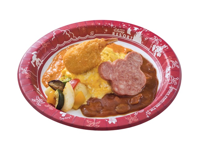 オムライス、カニツメのクリームコロッケとソーセージ添え