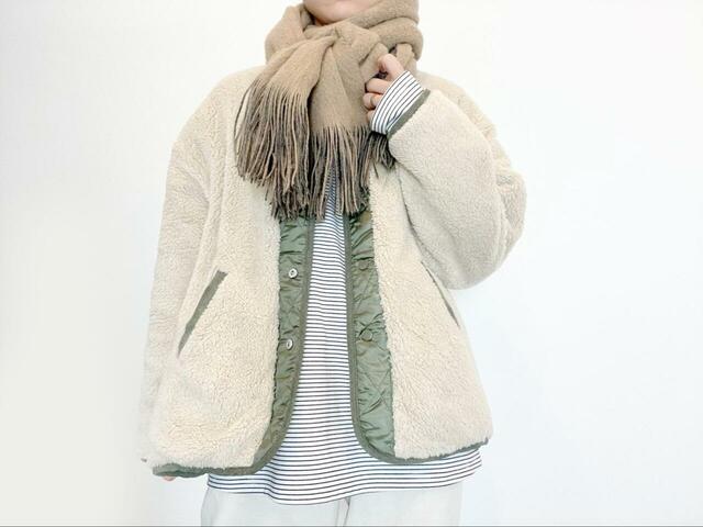 【coca ウォッシャブル キルティングリバーシブルボアブルゾン】首元がスッキリしているので、マフラーをしても全体のバランスが崩れません◎