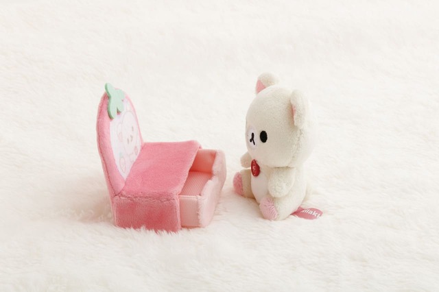 【リラックマ「すてきなお家」シリーズ】「てのりぬいぐるみ」のドレッサーには鏡にコリラックマが映ってるんです♪