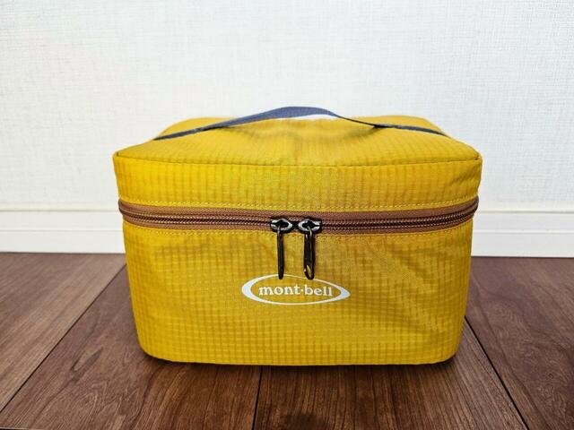 【mont-bell　クーラーボックス4.0L】カラーはイエロー、ネイビー、オレンジの3色。取手部分はグレーでバイカラーになっています