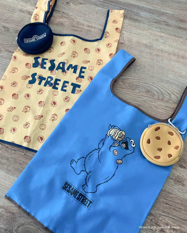 【SM2×セサミストリート】【SESAME STREET meets Samansa Mos2 home’s】「ポーチ付きエコバッグ」カラー:イエロー/ブルー、価格:¥5,390/カラビナ付きで便利