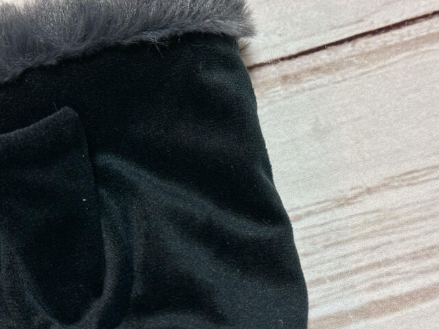 背面はベロア調の生地！高級感たっぷりです