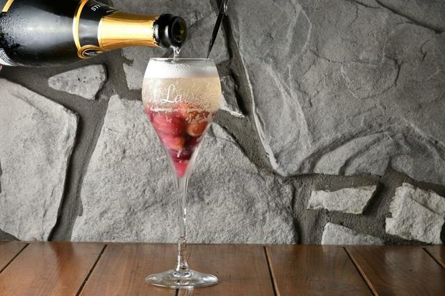 「ごろごろ葡萄のスパークリング」＜890円(税込)＞【Italian Kitchen VANSAN】