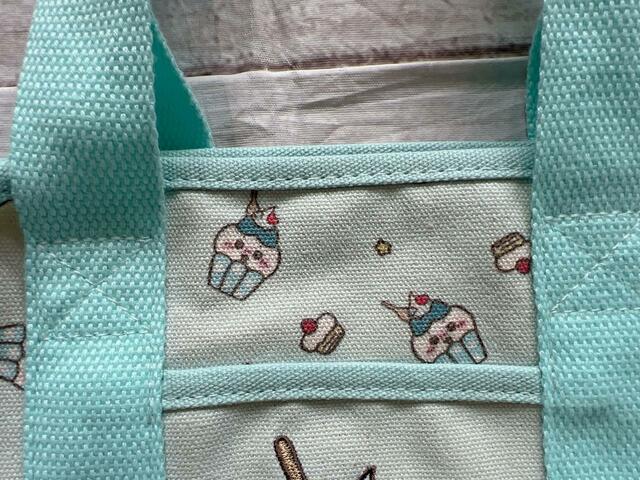 カップケーキになったかわいいハチワレの総柄！