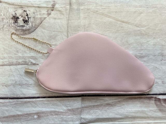 バックは装飾がないシンプルなデザイン