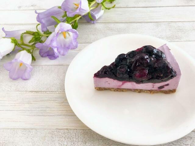 【スターバックス】ブルーベリーレアチーズケーキ（1ピース）店内飲食価格：495円（税込）