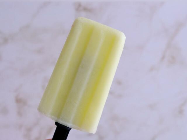 ミルキーさが加わっておいしいクリームメロン風メロンバー