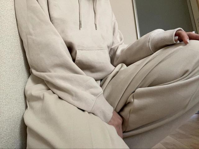 【ユニクロ スウェットギャザーパンツ】コーディネートの幅が広がりそう