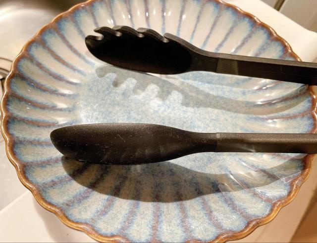 【無印良品のシリコン調理用トング】掴む、和える、取り分けるが一気にできる