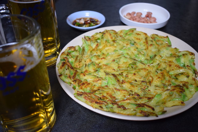 『ソウル食品』の生ビール2000ウォンとホバクジョン5000ウォン