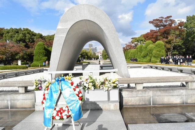 原爆死没者慰霊碑