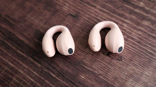 【3COINS オープンイヤーイヤカフイヤホン】サイズはそれぞれ、約縦3×横1.5×奥行き2.5cm