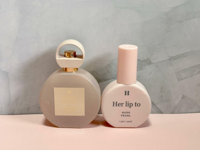 内容量は45ml。手持ちのヘアミストと並べてみました。カラーのトーンがあっていてかわいい…！