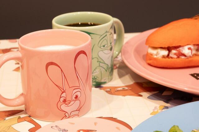 ホットミルク 790円、ホットティー 690円｜ディズニー『ズートピア』「Zootopia」BUNNY BEST FRIEND OH MY CAFE