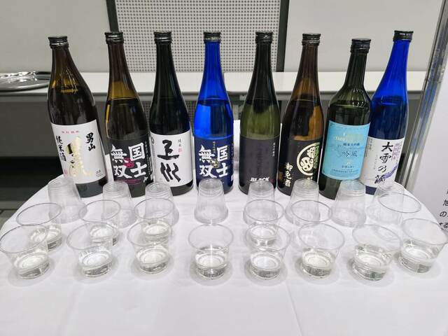 旭川市のグルメ「地酒」。大雪山の豊かな自然を生かし、多くの酒蔵がある旭川。ペアリングできる日本酒もたくさんあります。