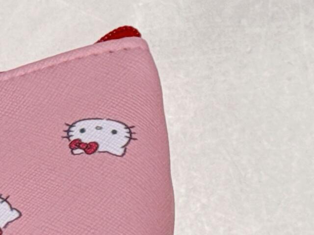 素材は塩化ビニル樹脂。高級感のあるサフィアーノレザー調の生地