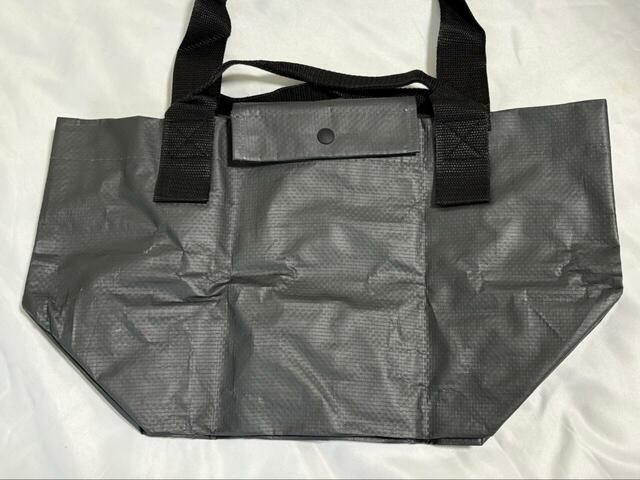 【ローソン×無印良品　たためるミニトートバッグ】一人用のレジャーシートとしても使えそうな大きさです◎