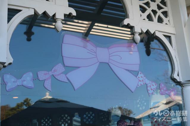 プラザパビリオン・レストラン　“ミニーのファンダーランド”仕様の内装　