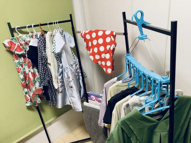 【アイリスオーヤマ 室内物干し折りたたみ物干し３連タイプ】屏風型にすると、大量の洗濯物を干すことができます！