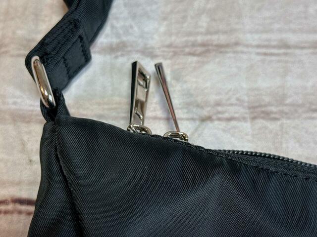 Wファスナーで開閉する仕様