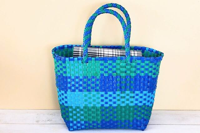 【カルディ メキシコバッグ】ちょっとはみ出してしまいましたが、ポーチを小さくすればもっとキレイに収納できそう