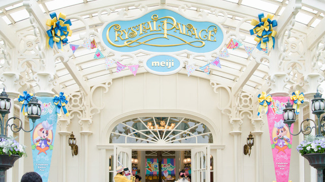 東京ディズニーランド「クリスタルパレス・レストラン」 ©Disney