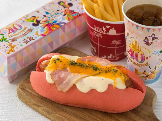 スペシャルセット 1,180円｜「ディズニー・クリスマス」スペシャルメニュー｜東京ディズニーリゾート40周年“ドリームゴーラウンド”｜販売店舗：東京ディズニーランド「リフレッシュメントコーナー」｜販売期間：2023年11月1日（水）〜12月25日（月）