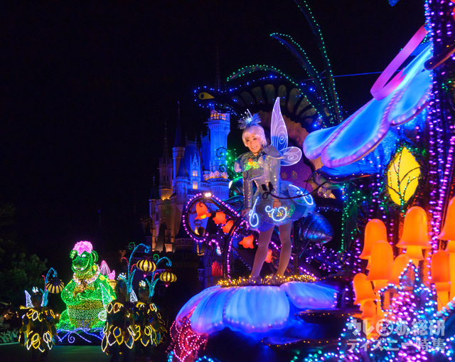 東京ディズニーランド・エレクトリカルパレード・ドリームライツ｜2017年「クリスマス・ファンタジー」