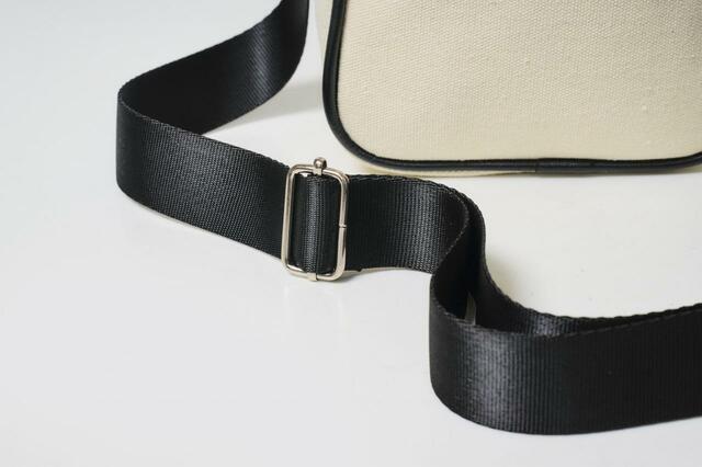 【BAYFLOWショルダーバッグ（アイボリー）】太めのベルト