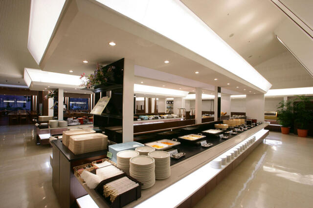 「レストラン ビュッフェテラス」【つま恋の“春メニュー”が勢ぞろい！つま恋リゾート彩の郷で「春爛漫ピクニック気分のごちそうバイキング」開催！】