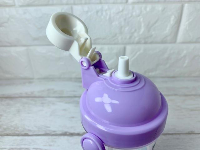 【セリアのディズニーコラボストローマグ】飲み口が硬いプラスチックなので噛まれても裂けない