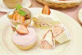 苺のアフタヌーンティーセット  1,958円（紅茶付き）