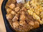 【コストコ 麻婆チャーハン】花椒の香りと痺れる辛さが効いた本格派の麻婆豆腐で、食べ応えも抜群です◎