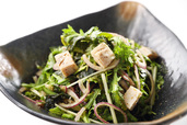 『春菊とわかめのナムルサラダ』