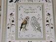 【カルディ 魔法使いの弟子のための魔法辞書】まるで額縁の中にいるようなフクロウ2羽が美しい♪