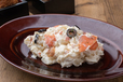 サーモンとオリーブの麦味噌ポテトサラダ