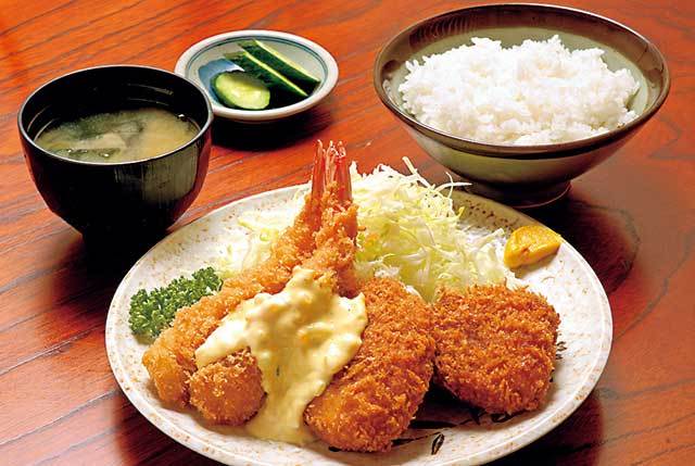 きっちん 浜家（錦糸町） ミックスフライ定食 850円 天然エビのエビフライ、カニクリームコロッケ、トンヒレカツをタルタルソースで。