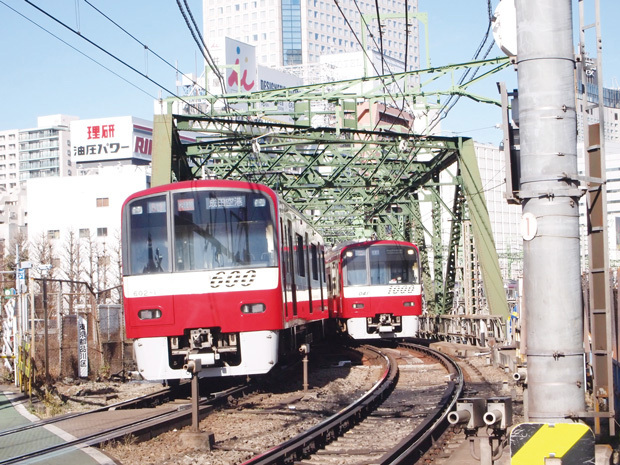 ２位：八ツ山橋（やつやまばし）京急線の新1000形と600形